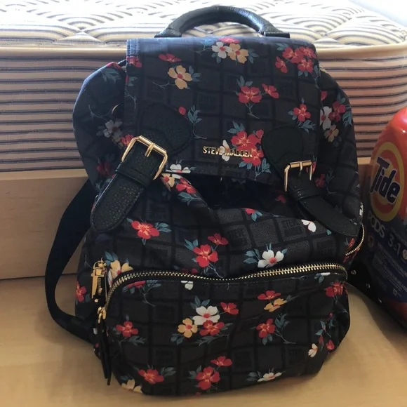 Steve Madden | Bags | Steve Madden Blackfloral Bsolly  display picture 2
